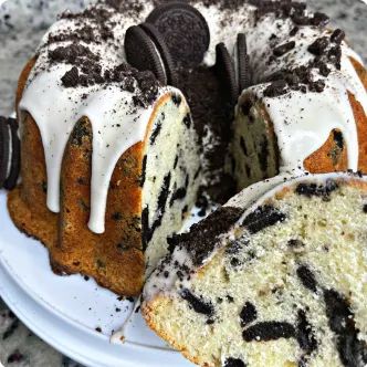 Oreo Pound Cake Recipes Moist, Cookies And Cream Bundt Cake, Kimmy Kreations, Pound Cake Bundt, Oreo Pound Cake, Sahm Tips, Cake Bundt, Bundt Recipes, Choc Cake