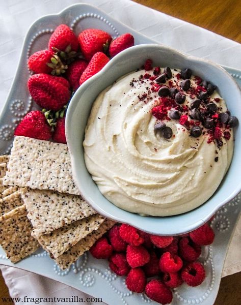 Vegan Recipes Dessert, Dessert Hummus Recipe, Protein Vegan Recipes, Hummus Recipes, Chocolate Hummus, Dessert Hummus, Healthy Bowl, High Protein Vegan Recipes, Cheesecake Dessert