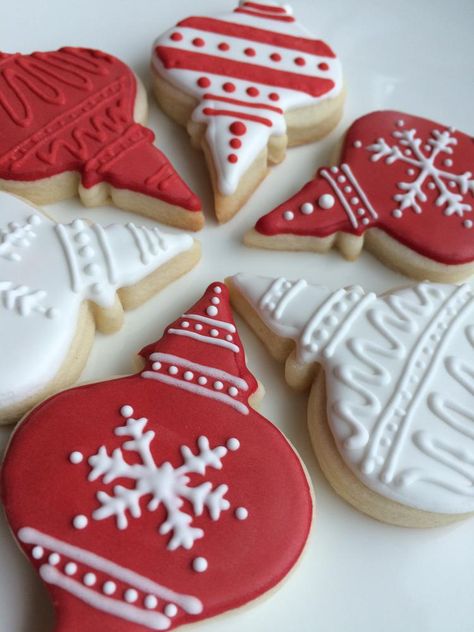 Red Cookies, Dip Appetizers, Cutout Cookie, Christmas Sugar Cookies Decorated, Flower Sugar Cookies, Cute Christmas Cookies, Royal Iced Cookies, Sugar Cookie Royal Icing, Cookie Connection