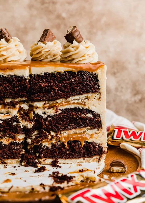 Twix Candy Birthday Cakes, Chocolate Cake Caramel Filling, Caramel Cakes Birthday, Caramel Flavored Cake, Chocolate Twix Cake, Chocolate Cake Caramel Frosting, Graduation Cake Flavors, Deserts With Caramel, Birthday Cake Caramel