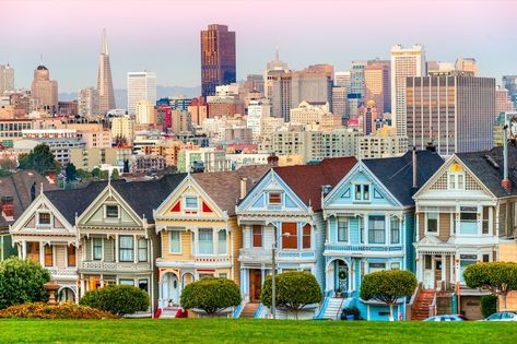 San Francisco Sights, Painted Ladies San Francisco, San Francisco Itinerary, Weekend In San Francisco, San Francisco Tours, Living In San Francisco, Places To Live, Painted Ladies, Meet Singles