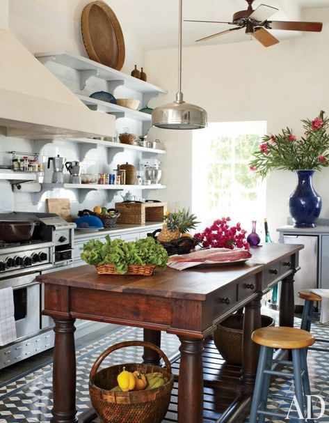 The Global Styler: Caribbean Style - Casa Watkins Living Barn Kitchen, Beach Kitchens, Classic Kitchen, Kitchen Cabinet Storage, Kitchen Shelves, Kitchen Pantry, Beautiful Kitchens, Architectural Digest, Rustic Kitchen