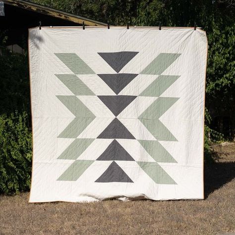 Vacilando Quilting, Fish Quilts, Aztec Quilt, Southwestern Quilts, Quilt Coats, Grandmother Quilt, Modern Quilting Designs, Wheel Decor, Motif Simple