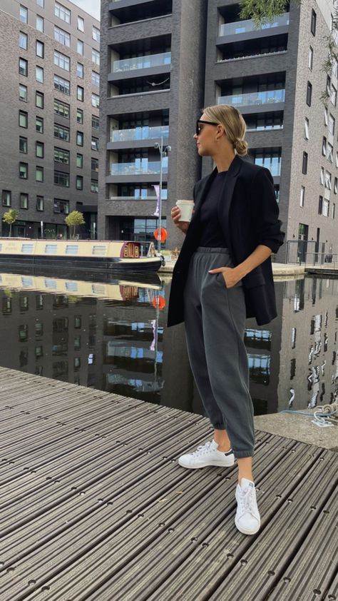 Sporty Work Outfit, Sporty Office Outfit, Athleisure Office, Chic Athleisure Outfits, Office Outfits Women Casual, Chic Office Outfit, Athleisure Outfits Summer, Chic Work Outfit, Summer Office Outfits