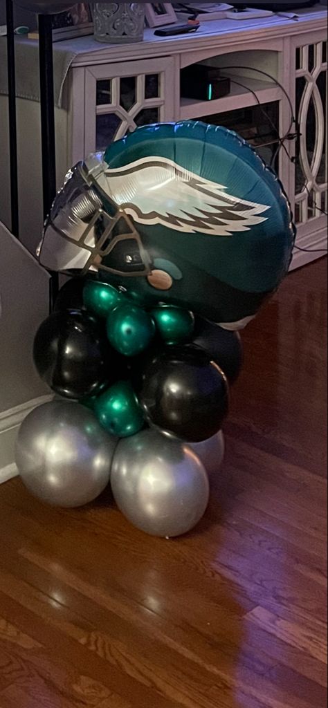 Eagles Birthday Party Ideas, Dallas Cowboys Balloon Garland, Philadelphia Eagles Themed Party, Eagles Balloon Garland, Dallas Cowboys Balloon Centerpieces, Eagles Football Party, Eagles Party, Nfl Eagles, Football Balloons