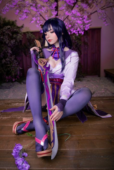 Raiden Cosplay Woman, Cosplay Anime Outfits, Cosplay Raiden Shogun, Baal Cosplay, Anime Cosplay Outfits, Raiden Cosplay, Raiden Shogun Cosplay, Cosplay Poses, Women In China