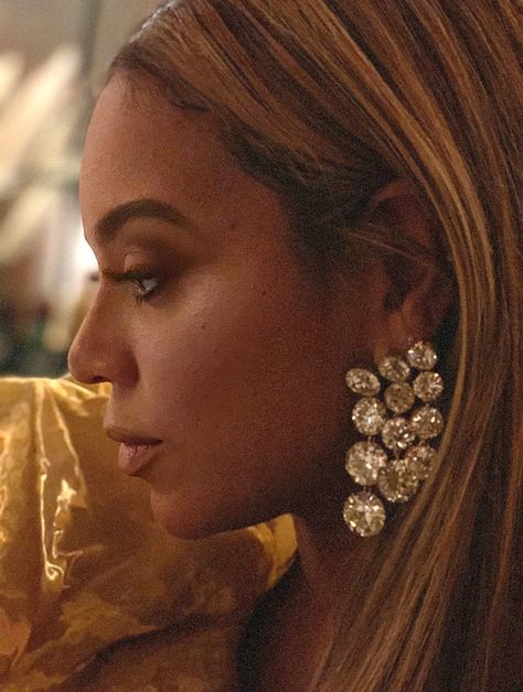 Moksh🍯⤵️🛣️⤵️👑🐝 on Twitter: "Beyoncé really has the most beautiful side profile 😍… " Beyonce Earrings, Beyonce Pictures, Beyonce Lyrics, Beyonce Instagram, Beyonce Style, Beyoncé Giselle Knowles-carter, Beyoncé Giselle Knowles, Online Photo Gallery, Beyonce Queen