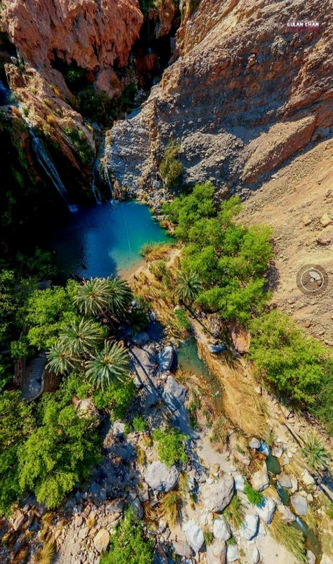 Pir Ghaib Waterfalls are waterfalls situated in the Bolan Valley, 70 kilometres from Quetta, in Balochistan, Pakistan. Here a waterfall cascades down rocky mountain side making its way through many streams and ponds among the shady palm trees. Big Dog Breeds, Dark Background Wallpaper, Pakistan Travel, Beach Video, Bike Photoshoot, Muslim Pictures, Leopard Gecko, Landscape Scenery, Video Background