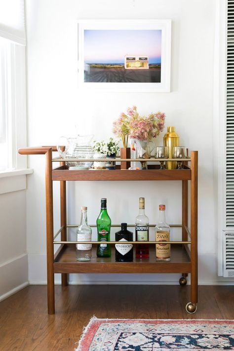 Gold Bar Cart Styling, Home Bar Cart, Wooden Bar Cart, Bohemian Chic Home, Wood Bar Cart, Diy Bar Cart, Home Bar Areas, Gold Bar Cart, Bar Cart Styling