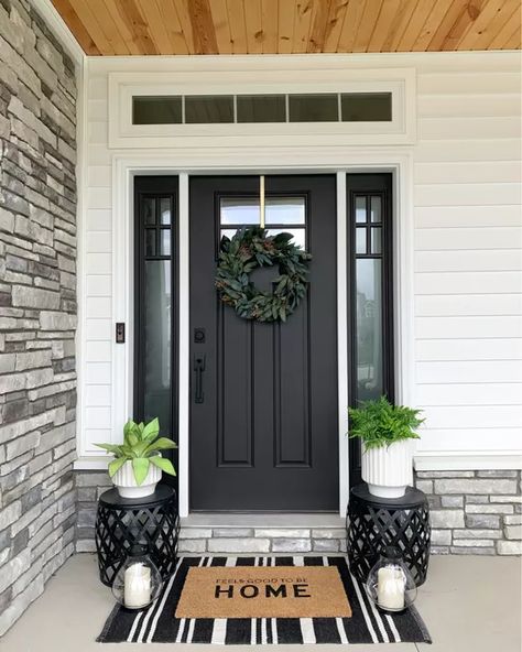 Grey House Porch Decor, Outdoor Entry Rug Front Doors, Frontdoor Rug Ideas, Symmetrical Front Porch Decor, Front Porch Ideas With Black Door, How To Place End Tables In Living Room, Trendy Front Doors 2023, Front Entry Way Ideas Outdoor, Front Porch Decor Black Door