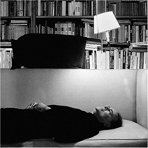 Patrick Modiano Patrick Modiano, Writers Write, World Of Books, Nobel Prize, I Love Reading, Ex Libris, Inspirational People, Love Reading, Poets