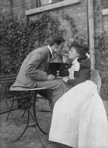 Edwardian Couple, Victorian Photography, Victorian Life, Victorian Couple, Victorian Pictures, Victorian Romance, Victorian Aesthetic, Portrait Vintage, Old Photography