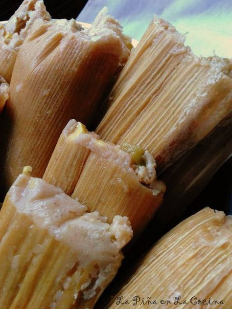 Fresh Corn Tamal with Cheese, Green Chile and Jalapeño Tomatillo Salsa Recipe, How To Make Tamales, Corn Tamales, Mexican Tamales, Corn Cheese, Tamale Recipe, Meatless Meal, Portuguese Food, Budget Recipes