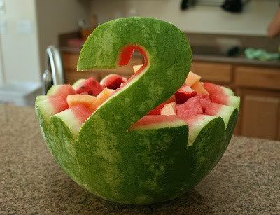 Kids birthday party ideas. What cool idea! I wonder how hard this would be. Deco Fruit, Watermelon Birthday Parties, Fruits Decoration, Fruit Creations, Watermelon Art, Watermelon Carving, Watermelon Party, Watermelon Birthday, Kids Party Food