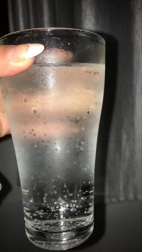 Cold Glass Of Water Aesthetic, Cold Drinks Aesthetic, Drinking Water Video, Water In A Cup, Ice Cold Water, 2010s Aesthetic, Healthy Food Inspiration, Water Aesthetic, Luxury Restaurant