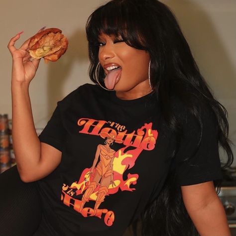 Meghan Thee Stallion Icon, Megan Thee Stallion Selfie Mirror, Megan Stallion Icon, Megan Thee Stallion With Bangs, Megan Thee Stallion No Makeup, Megan Thee Stallion Smiling, Megen Stallion, Megan Thee Stallion Rare Pics, Megan Thee Stallion Orange