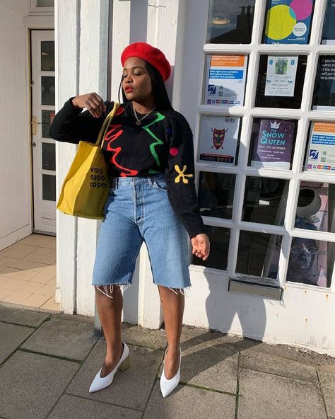 Denim Bermuda Shorts Outfit Street Style, Ada Oguntodu, Bermuda Shorts Outfit Street Styles, Denim Bermuda Shorts Outfit, Plus Size Shorts Outfit, Bermuda Shorts Outfit, Bum Shorts, Pluse Size, Fashion 23