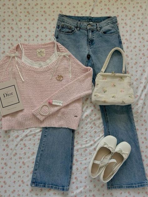 Autumn Coquette Outfits, Pink Girly Aesthetic Outfits, Fall Pink Aesthetic, Pink Grunge Outfits, Girly School Outfits, Coquette Fall Outfits, Coquette Winter Outfits, Pink Coquette Outfit, Outfit Ideas Coquette