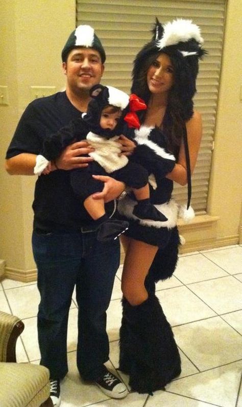 Family skunk costume 2011 Skunk Halloween Costume, Skunk Halloween, Halloween Costume Family, Skunk Costume, Baby Skunk, Costume Family, Halloween Ideas, Costume Ideas, Halloween Costume