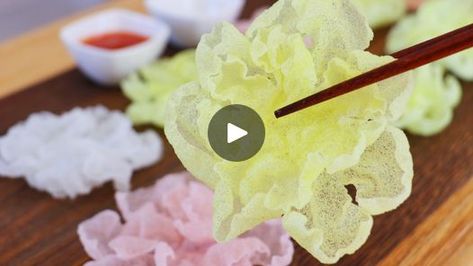 Crispy Rice Paper Flower Chips | rice, recipe | Crispy Rice Paper Flower Chips 
Written Recipe: https://cicili.tv/crispy-rice-paper-flower-chips | By CiCi LiFacebook Fried Rice Paper Flowers, Rice Paper Cheese Sticks, Rice Crackers, Deep Fried Rice Paper, Rice Paper Confetti, Rice Paper Flower Chips, Food Garnish, Spring Brunch, Chips Recipe