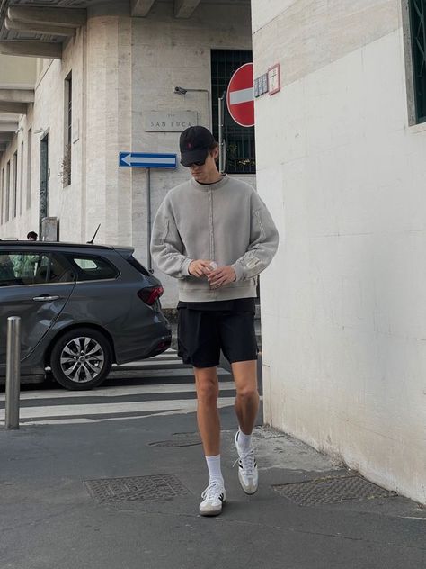 Male Athletic Outfits, Men Athleisure Outfits, Athletic Aesthetic Outfits, Maximoff Hale, Athleisure Outfits Men, Preppy Outfits Men, Crew Socks Outfit, Sporty Outfits Men, Korean Street Fashion Men