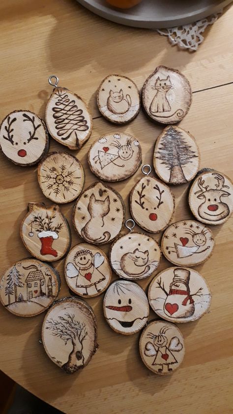 Ornament Ideas Christmas, Tree Ornament Ideas, Diy Craft Christmas, Joululahjat Diy, Ideas Christmas Tree, Diy Crafts Christmas, Wooden Christmas Crafts, Wood Slice Crafts, Pencil Christmas Tree