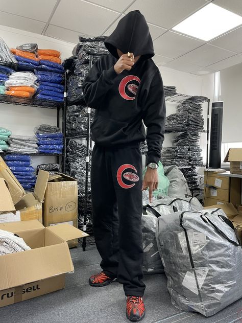 Valentines Streetwear, Tracksuit Design Ideas, Tracksuit Streetwear, Sweat Suits Outfits, Streetwear Tracksuit, Mens Sweat Suits, Streetwear Photoshoot, Mens Fashion Swag, Outfit Streetwear