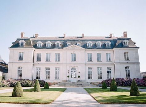 25 Best Airbnb Wedding Venues Loire Valley Wedding, Airbnb Wedding Venues, French Wedding Venues, French Mansion, Lake Wedding Venues, Mansion Wedding Venues, French Chateau Wedding, Best Airbnb, Airbnb Wedding