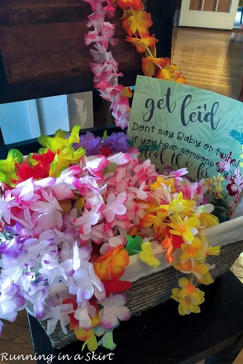 Pineapple Baby Shower Theme, Tropical Baby Shower Theme, Luau Ideas, Hawaiian Baby Showers, Beach Baby Showers, Flamingo Baby Shower, Luau Baby Showers, Baby Shower Theme Decorations, Baby Shower Deco