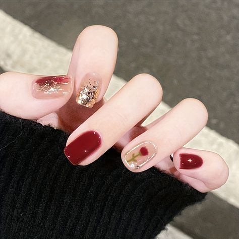 Faster shipping. Better service Red Nails Rose, Rose Nails Design, Red Floral Nails, Red Rose Nails, Rose Nail Designs, Cover Nails, Press Nails, Nails Glossy, Hello Nails