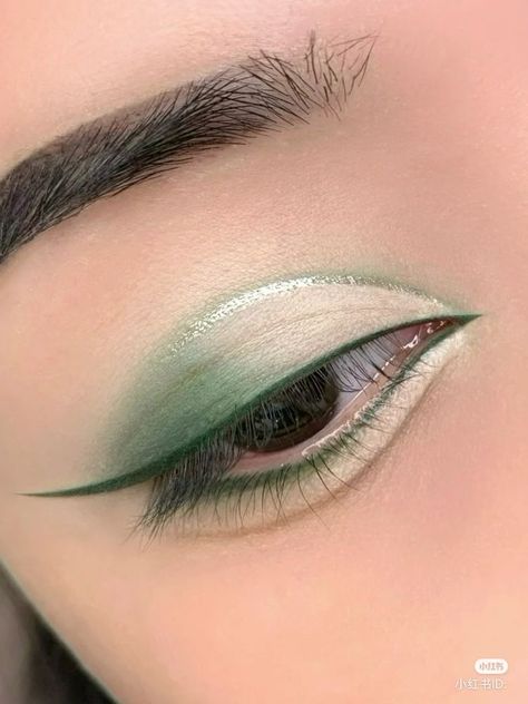 Mint Green Eye Makeup, Nct Makeup, Quinceanera Green, Makeup Verde, Makeup Euphoria, Euphoria Aesthetic, Maquillage On Fleek, Punk Makeup, Cute Eye Makeup