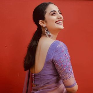 Keep Me Stylish (@keepme_stylish) • Instagram photos and videos Namitha Pramod Saree, Latest Fashion Blouse Designs, Namitha Pramod, Pink Blouse Designs, Cotton Saree Blouse Designs, Simple Blouse Designs, Saree Blouse Designs Latest, Stylish Blouse Design, Unique Blouse