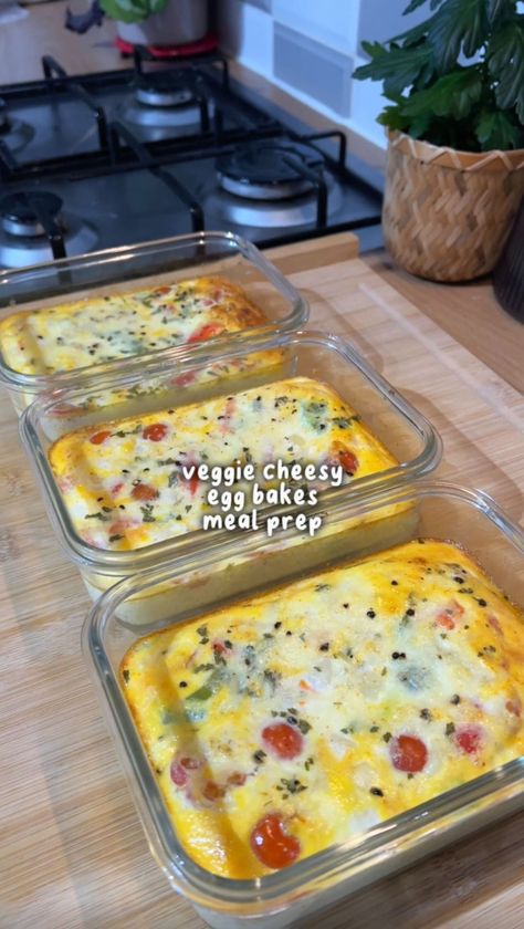 Nicki Georgiou| The Balanced Transformation Coach | Veggie Cheesy Egg Bake Meal Prep 🥚👩🏻‍🍳 Per serve ✨ 2 eggs 100ml egg whites 100ml skimmed milk 5 cherry tomatoes 20g frozen peppers 10g… | Instagram Egg Bake Meal Prep, Bake Meal Prep, Transformation Coach, Cheesy Eggs, Skimmed Milk, Egg Bake, Egg Dishes, Healthy Lunches, Chopped Spinach