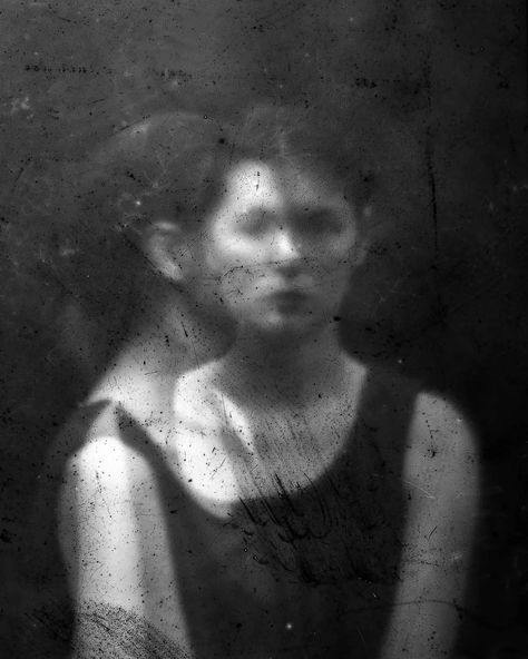 Pinhole Camera Photos, I Am Losing My Mind, Distortion Photography, Pinhole Photography, Losing My Mind, Dark Portrait, Alternative Photography, Pinhole Camera, Heart Photography