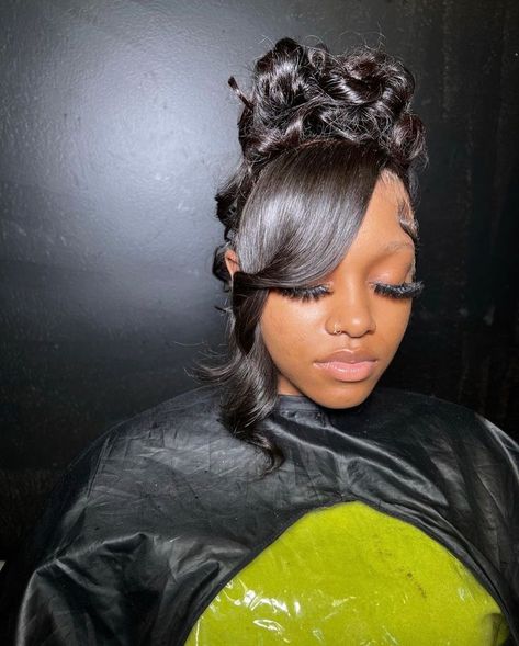 Bun With Swoop, Swoop Bun, Basic Hairstyles, Teenage Hairstyles, Weave Ponytail Hairstyles, Prom Hairstyle, Sleek Ponytail Hairstyles, Frontal Wig Hairstyles, Ponytail Hairstyles Easy