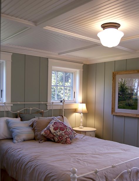 gulfshoredesign.com cottage bedroom with floor to ceiling painted wood paneling. Dining room Small Coastal Cottage, Beadboard Ceiling, Cottage Bedroom, Bedroom Ceiling, Design Del Prodotto, Wood Ceilings, Low Ceiling, Cheap Home Decor, My New Room