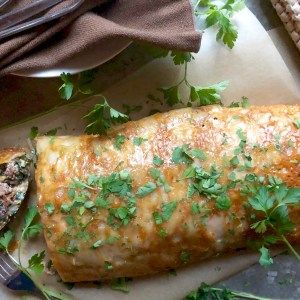 Potato Rolls Recipe, Beef Roll Ups, Scalloped Potato, Minced Beef Recipes, Easy Dinner Casseroles, Meat Rolls, Beef Roll, Roll Ups Recipes, Shredded Potatoes