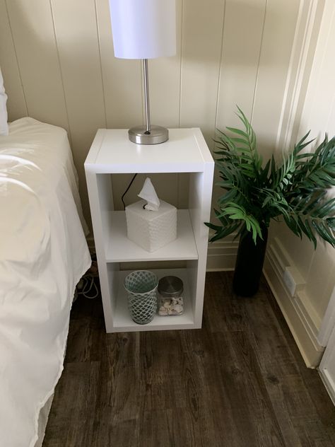 Cubby Nightstand Ideas, Bed Table Ideas Night Stands, Small Bedside Table Ideas Diy, Small Nightstand Ideas Bedside Tables, Small Bed Side Table Ideas, Small Bedroom Table, Small Nightstand Ideas, Small Bedside Table Ideas, Floating Nightstand Ideas