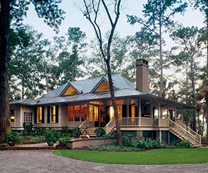 Display A House In The Woods, Houses Architecture, Southern Living House Plans, Porch House Plans, House Plans One Story, Southern House Plans, Casas Coloniales, Ranch House Plans, Wrap Around Porch