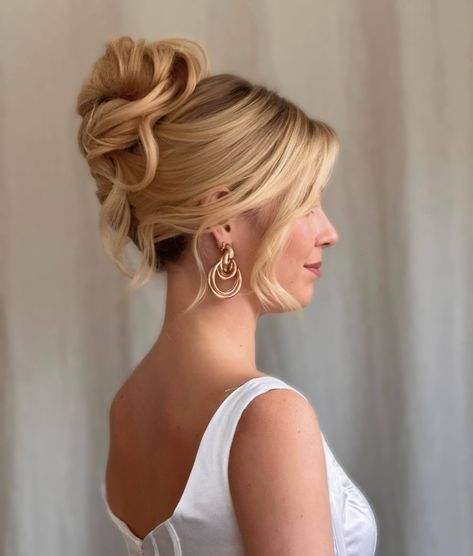 Updo Fine Hair, Romantic Braided Updo, Hair Couler, Winter Hair Trends, High Updo, Wedding Hair Up, Bridal Hair Updo, Hair Tutorials For Medium Hair, Elegant Updo