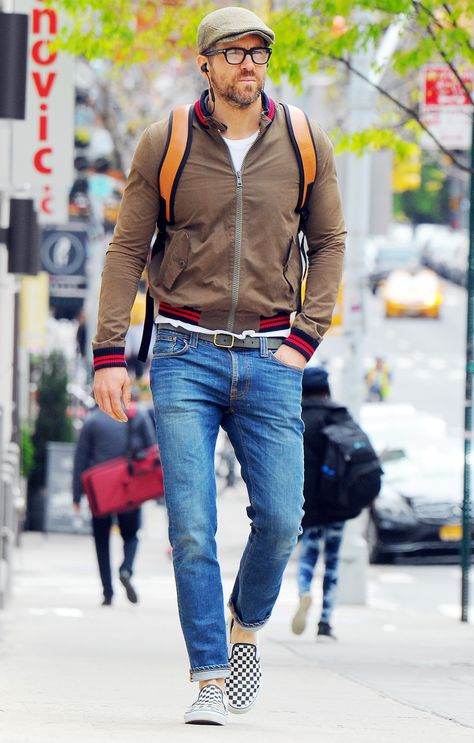 Celebrity In Jeans, Flat Cap Men Outfit, Stylish Jeans For Men, Vans Outfit Men, Male Celebrity, Vans Outfit, Mens Fashion Blazer, Swag Outfits Men, Outfits Hombre