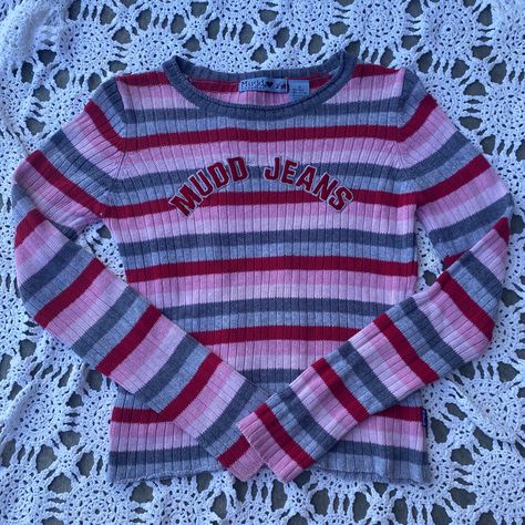 Pink grey red striped sweater with Mudd Jeans lettering on the front sweater is on top of white crocheted blanket Png Shirts, Group Shifting, Y2k Closet, Aesthetic Pngs, Y2k Shirts, Mudd Clothing, Y2k Tank Top, Thrift Inspo, Mudd Jeans