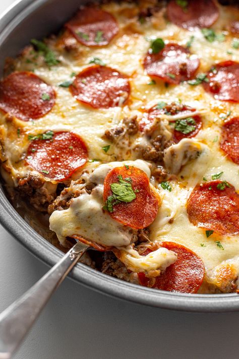 Meaty Pizza Casserole - Sweet Keto Life Meaty Pizza, Low Carb Pizza Casserole, Keto Pizza Casserole, How To Make Dough, Pizza Casserole, Keto Pizza, Pizza Flavors, Low Carb Sweets, Low Carb Pizza