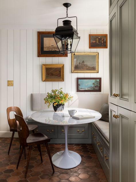 Friday Inspiration: Dining Nook Looks - Studio McGee Stressless Sofa, Nook Table, Cozy Breakfast Nook, Seattle Homes, English Cottage Style, Small Kitchens, Style Cottage, Kitchen Nook, Dining Nook