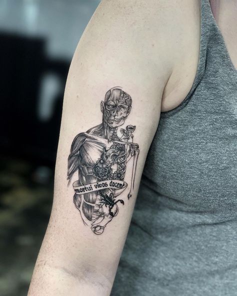 𝕚𝕟𝕜𝕨𝕠𝕣𝕜 𝕒𝕟𝕕 𝕥𝕒𝕥𝕥𝕠𝕠’s Instagram profile post: “Anatomy piece for a very cool lady! I loved hearing the story behind the elements in this. My client Briauna teaches anatomy/physiology and…” Human Body Tattoo Anatomy, Medical Science Tattoos, Med School Tattoo, Mortui Vivos Docent Tattoo, Med Student Tattoo, Tourniquet Tattoo, Human Anatomy Tattoo, Surgeon Tattoo, Jaw Bone Tattoo