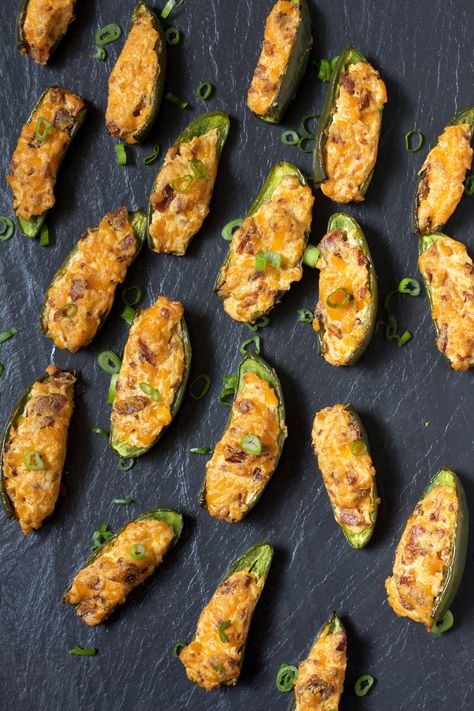 Smoked Jalapeño Poppers with Smoked Bacon. An awesome appetizer for Super Bowl made with crispy smoked bacon, cream cheese and cheddar cheese. Creamy, crunchy, a touch spicy and 100% delicious! Cauliflower Tots, Diet Vegetarian, Idee Pasto Sano, Cauliflower Recipes, Veggie Dishes, Vegetable Dishes, Sangria, Veggie Recipes, Appetizer Snacks