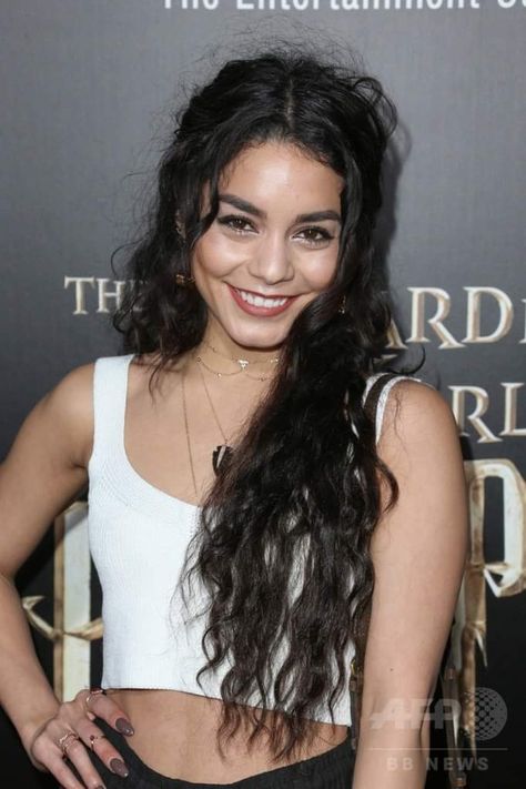 Vanessa Hudgens Hair, V Model, Queen Hair, Wavy Curly Hair, Arts Festival, Vanessa Hudgens, Long Curly Hair, Curly Girl, Great Hair