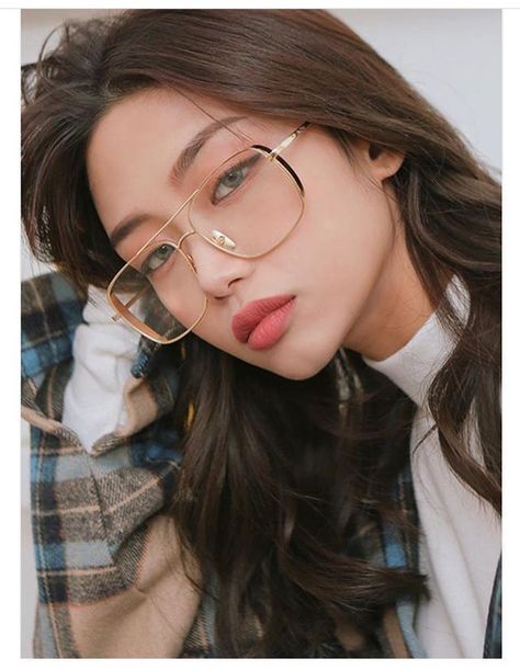 Korean Eyeglasses, Clear Glasses Frames Women, Korean Sunglasses, Korean Glasses, Classy Glasses, Glasses Frames Trendy, Glasses Inspiration, Specs Frame, Clear Glasses Frames