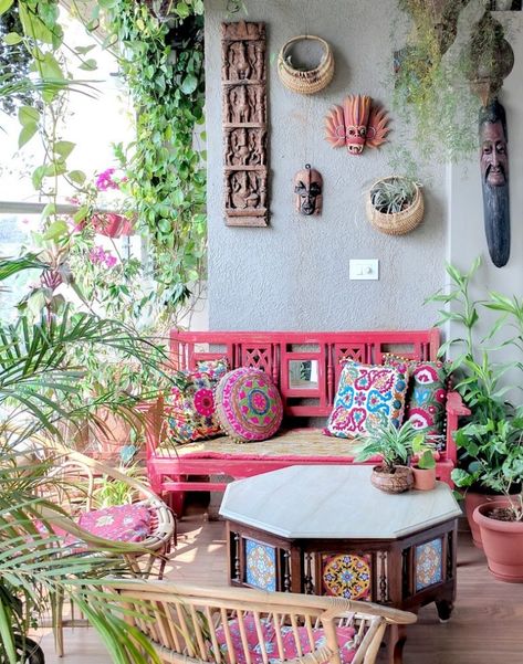 15 Cool Eclectic Balcony Designs That Will Let You Unwind Design Per Patio, Corner Seating, Terrace Decor, Apartment Patio, Outdoor Balcony, Outdoor Patio Furniture Sets, Small Balcony Decor, Small Balcony Ideas, Apartment Balcony Decorating