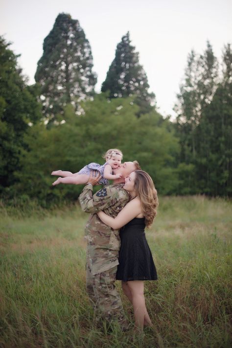 Army Wife Aesthetic, Army Family Pictures, Military Wife Aesthetic, Military Family Photoshoot, Military Family Pictures, Military Baby Pictures, Military Family Photos, Military Photoshoot, Army Husband